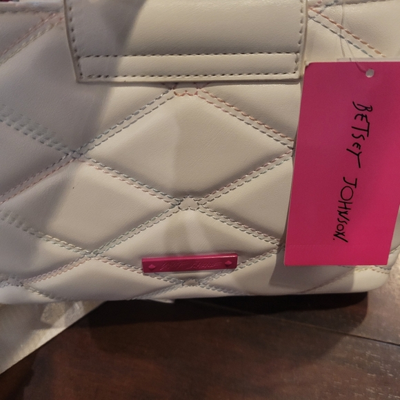Betsey Johnson XO Double Compartment Hattie Small Satchel / Crossbody - Picture 3 of 8